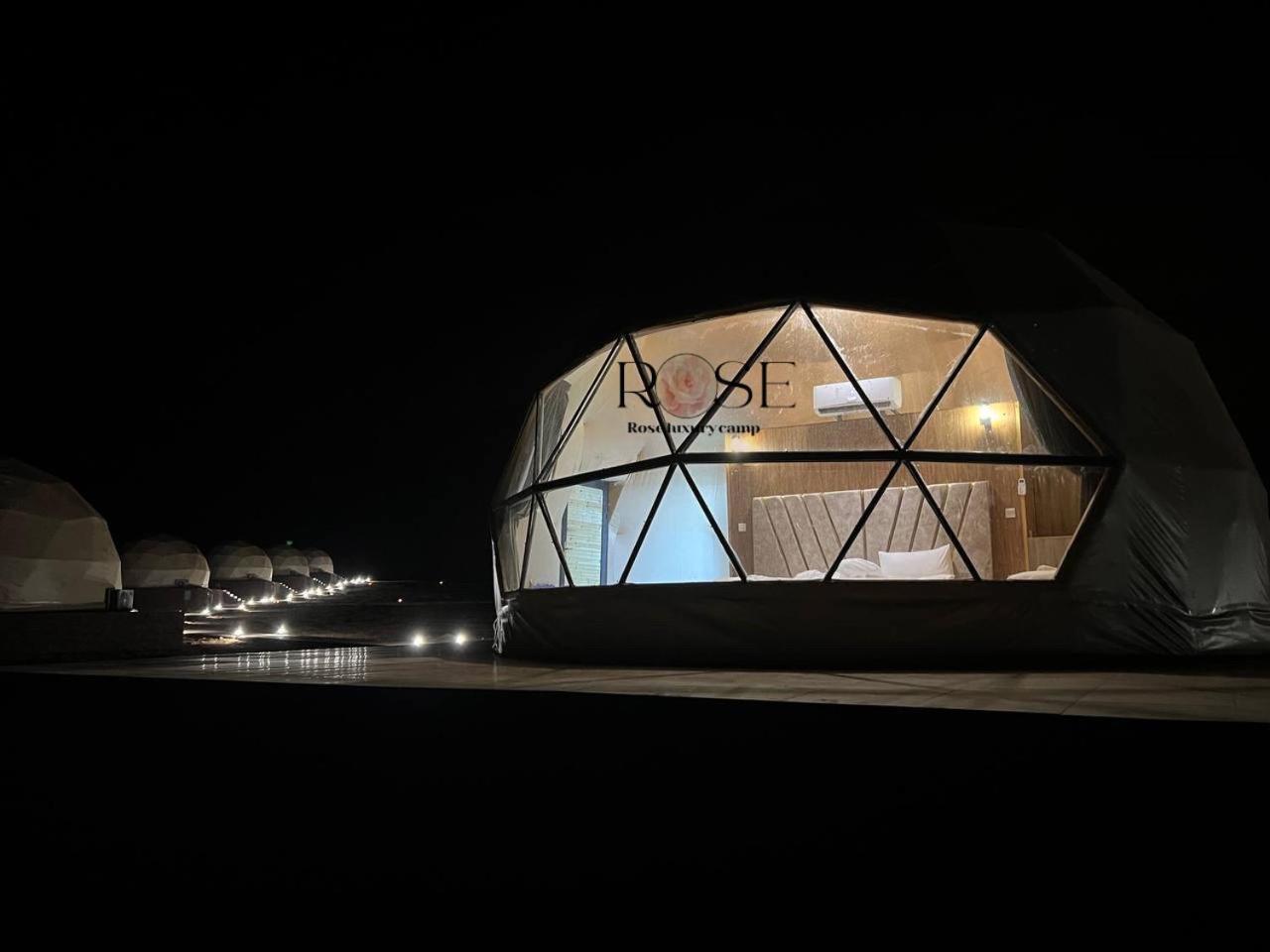 Wadi Rum Rose Luxury Camp Exteriör bild