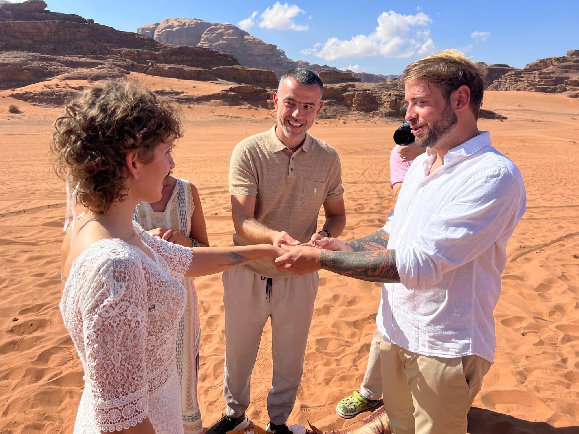 Wadi Rum Rose Luxury Camp Exteriör bild