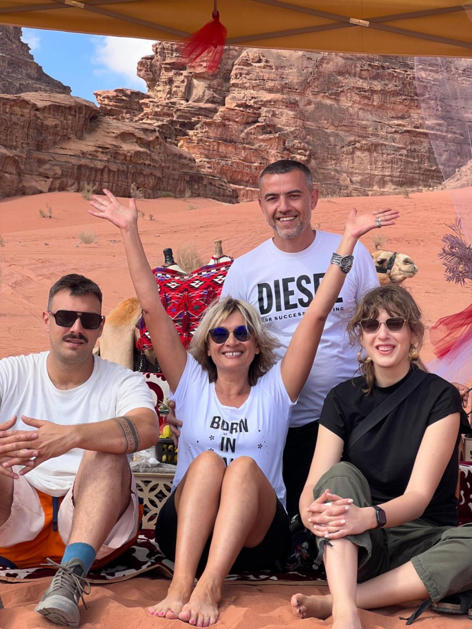 Wadi Rum Rose Luxury Camp Exteriör bild